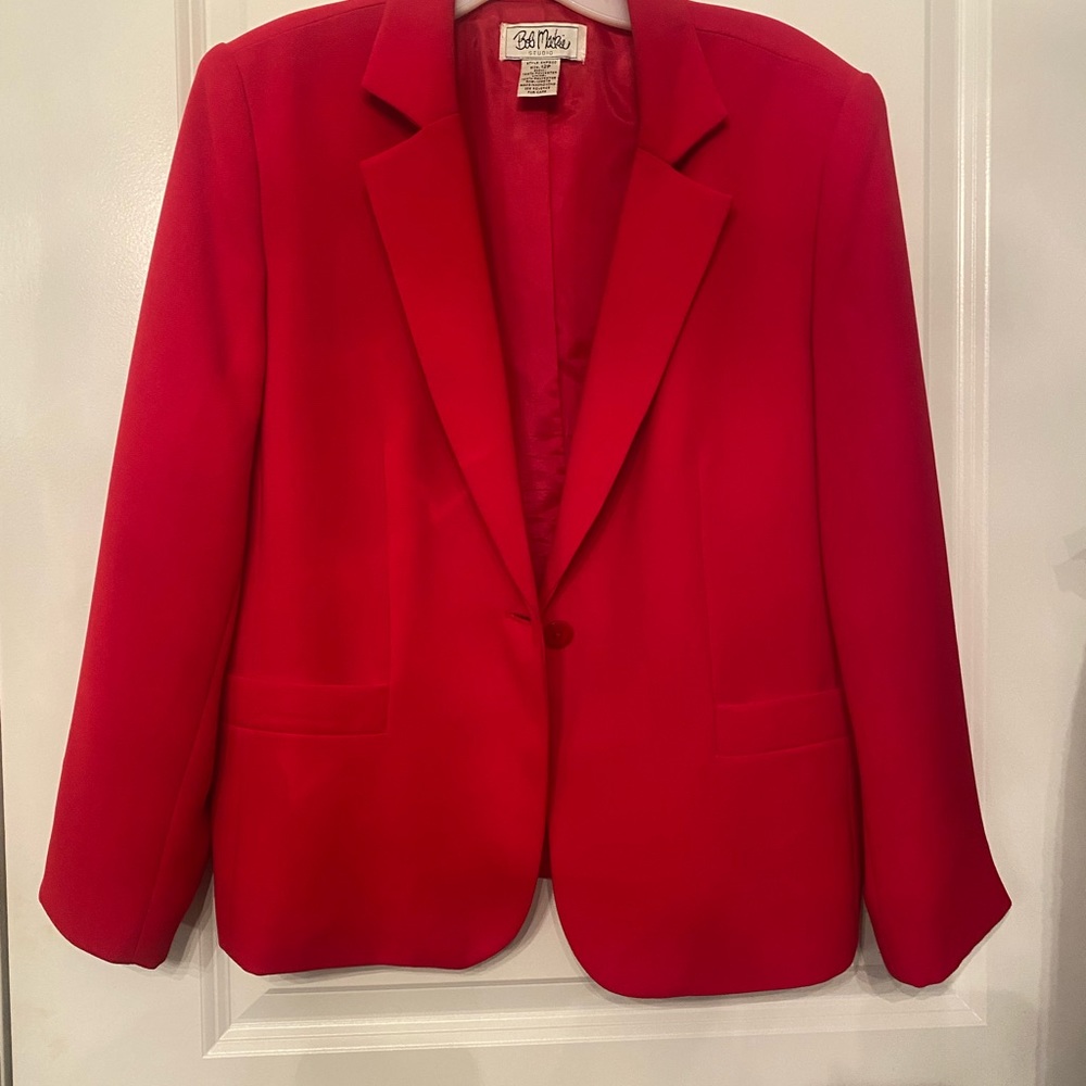Beautiful fully lined 2 piece women suit